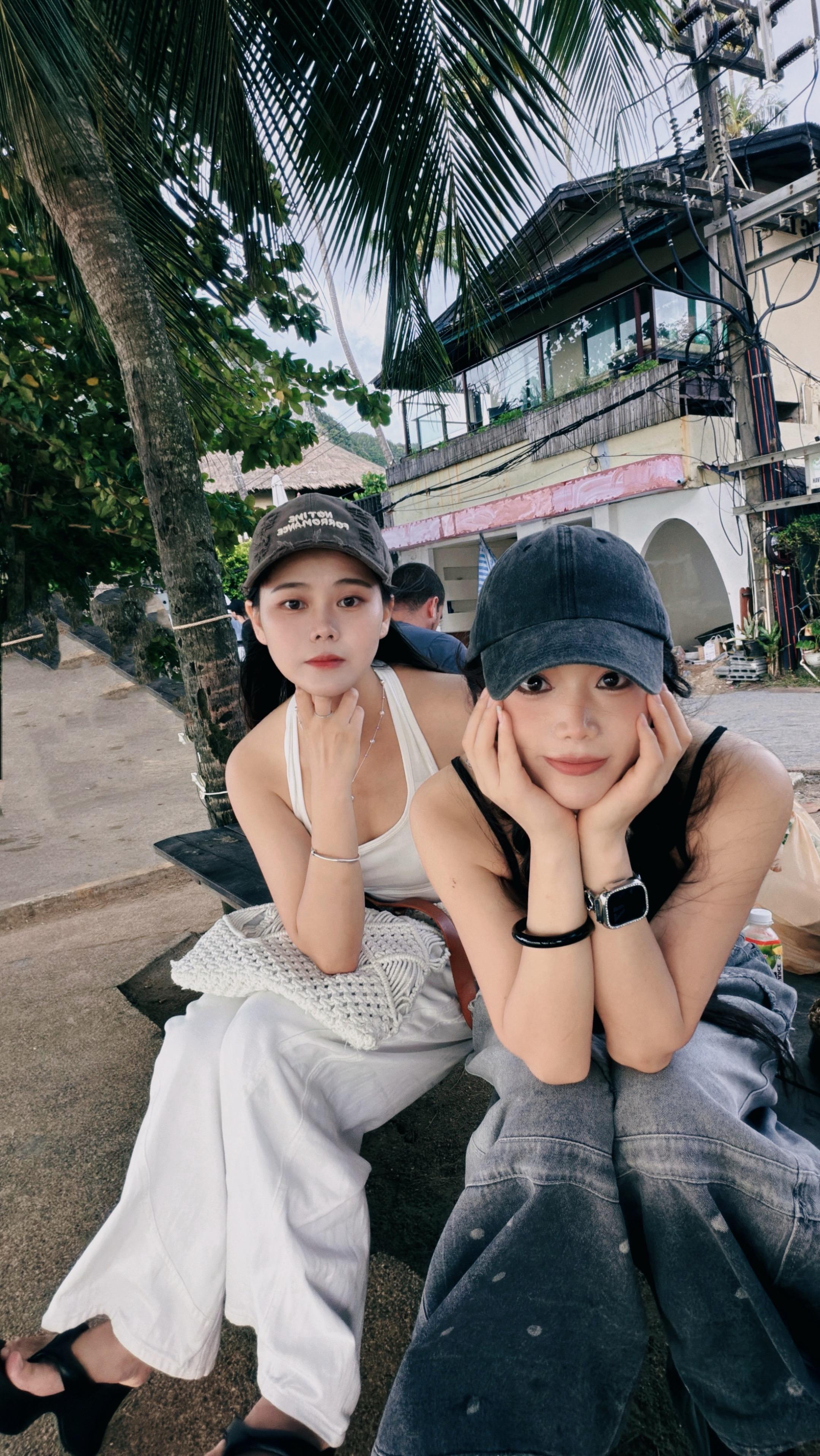 去年的巴厘岛，今年的泰国 我们约定好了 各自好好努力 然后一起去看这个世界🌎