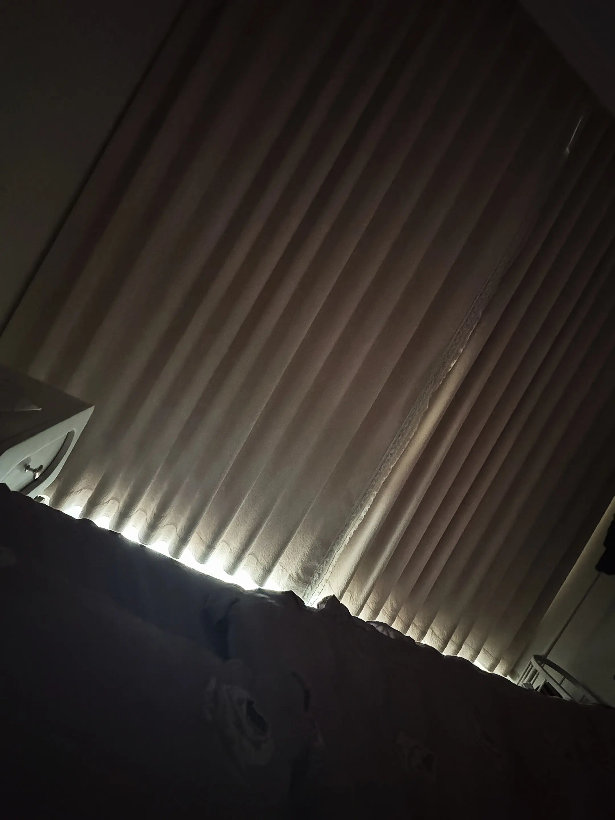 “皮囊而已 看似快乐                其实都在硬撑..”