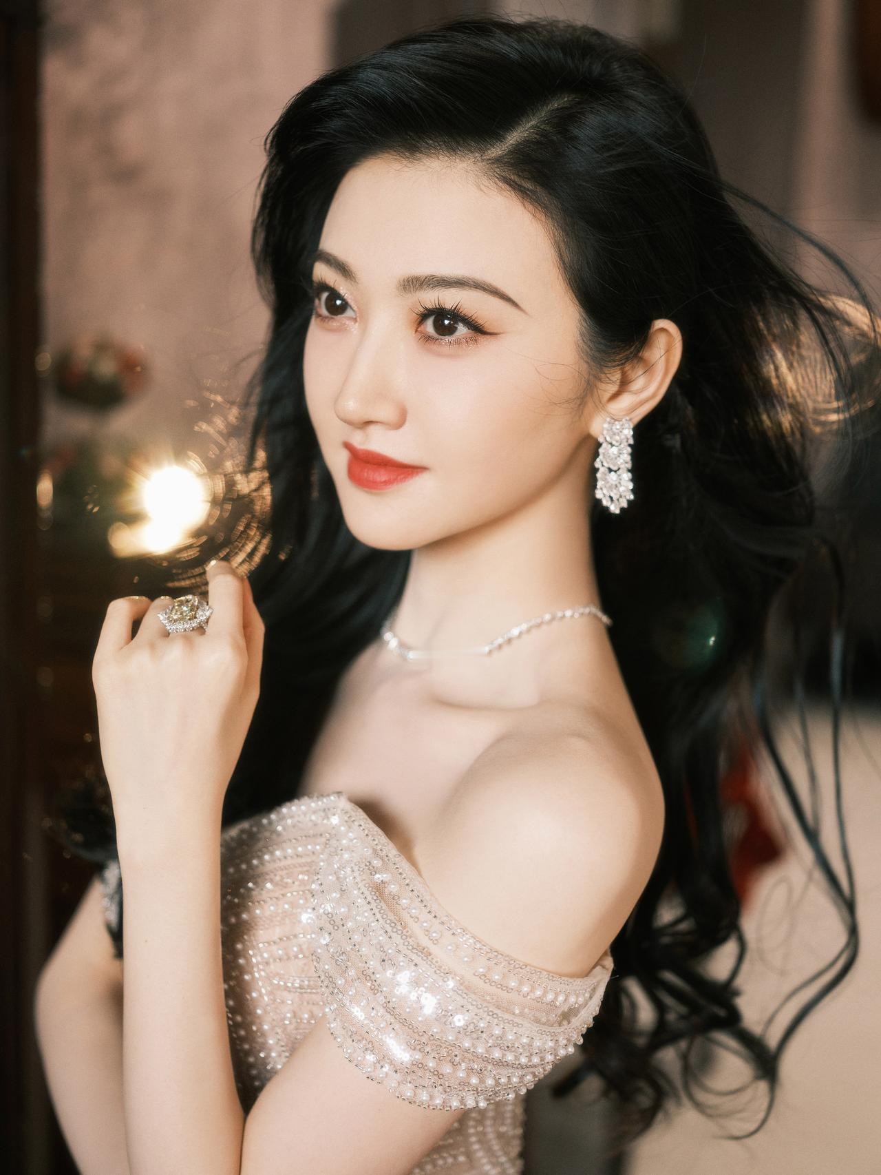 景甜红毯精选：潋滟缱绻，沁润旖旎
