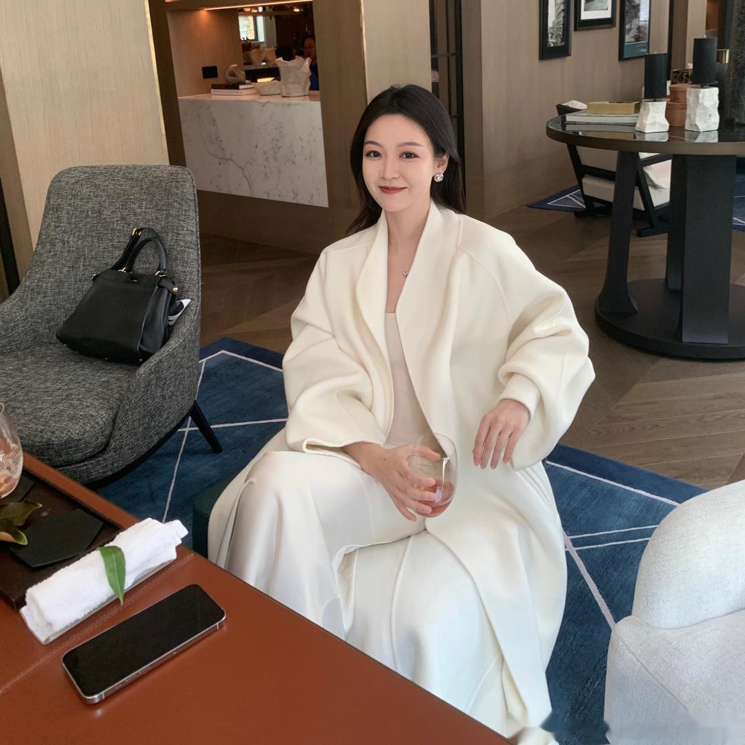 白白净净的 ​​​