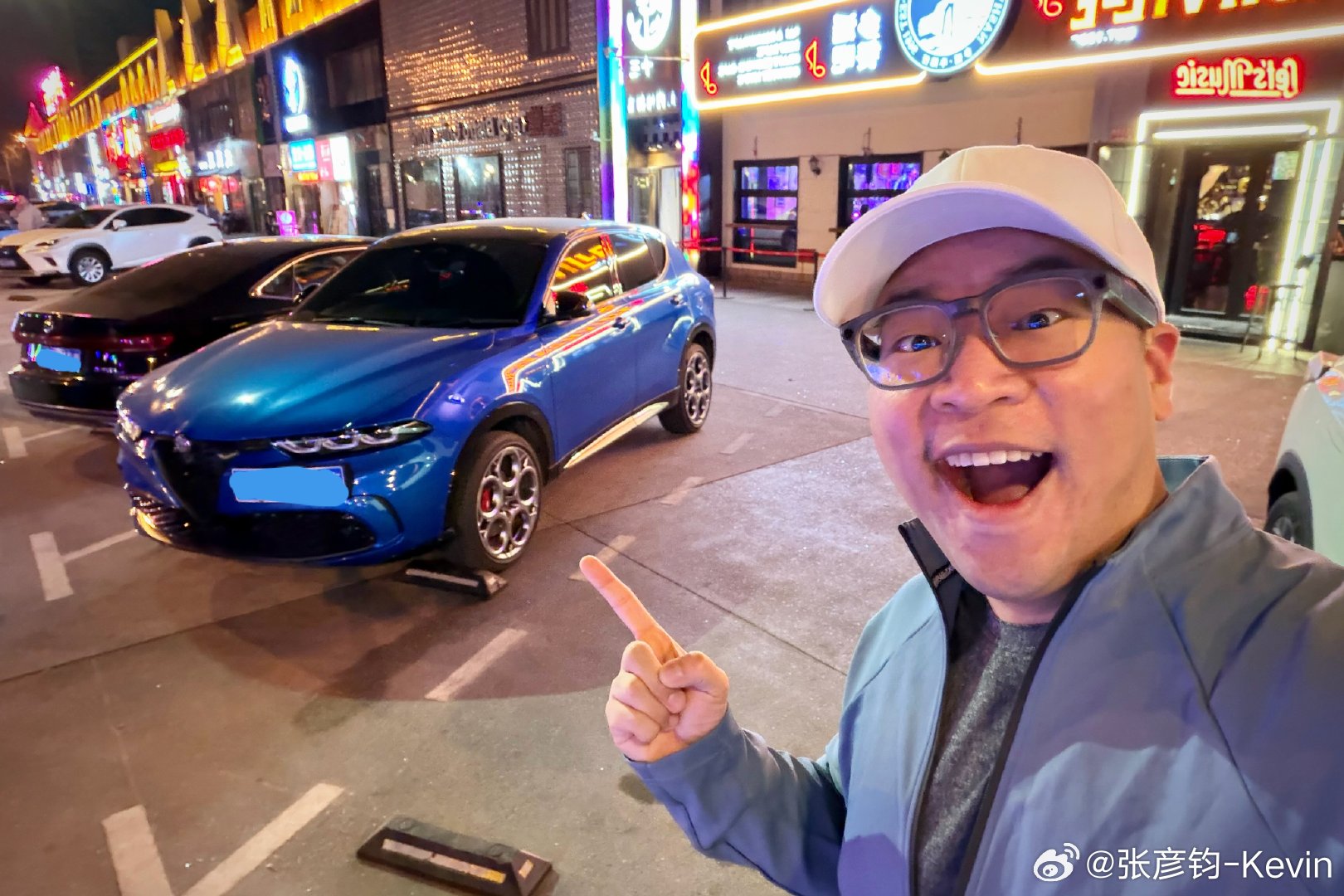 晚上出来跑步，遇到了野生阿尔法·罗密欧 Tonale（托纳利），这是我第一次在国