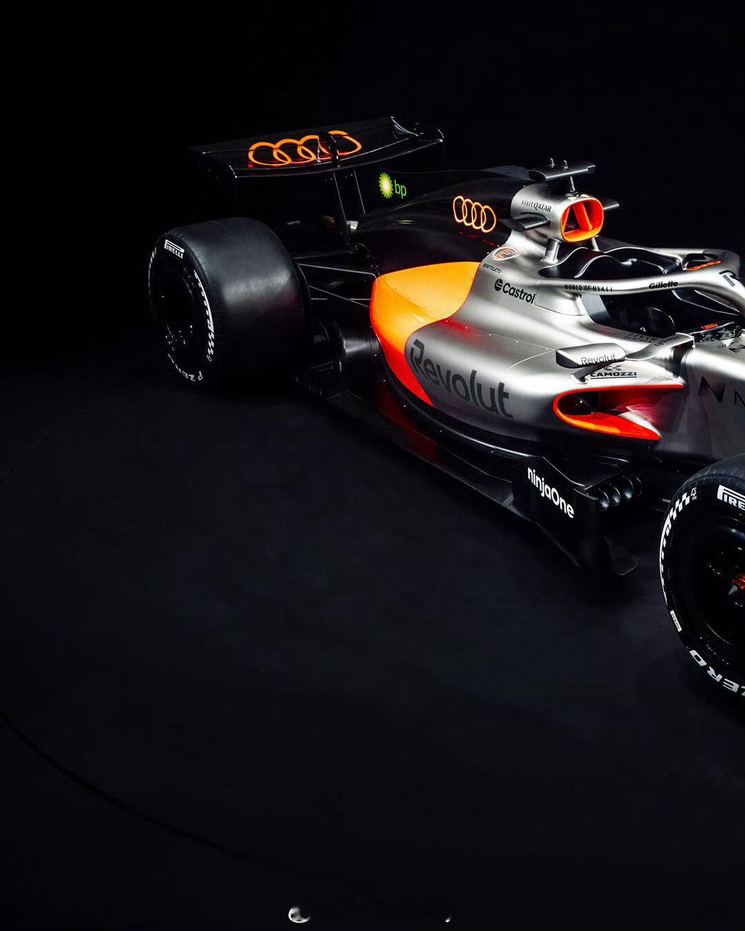 奥迪 2026 赛季新车R26涂装发布完毕没想到还真是之前车队发布会上那银/橙两