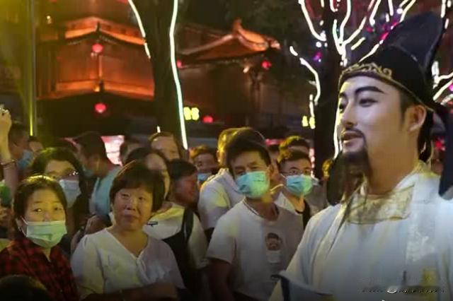 如今去景区游玩，已不只是单纯欣赏风景。从游戏中走出的 NPC，正在悄然改变我们的