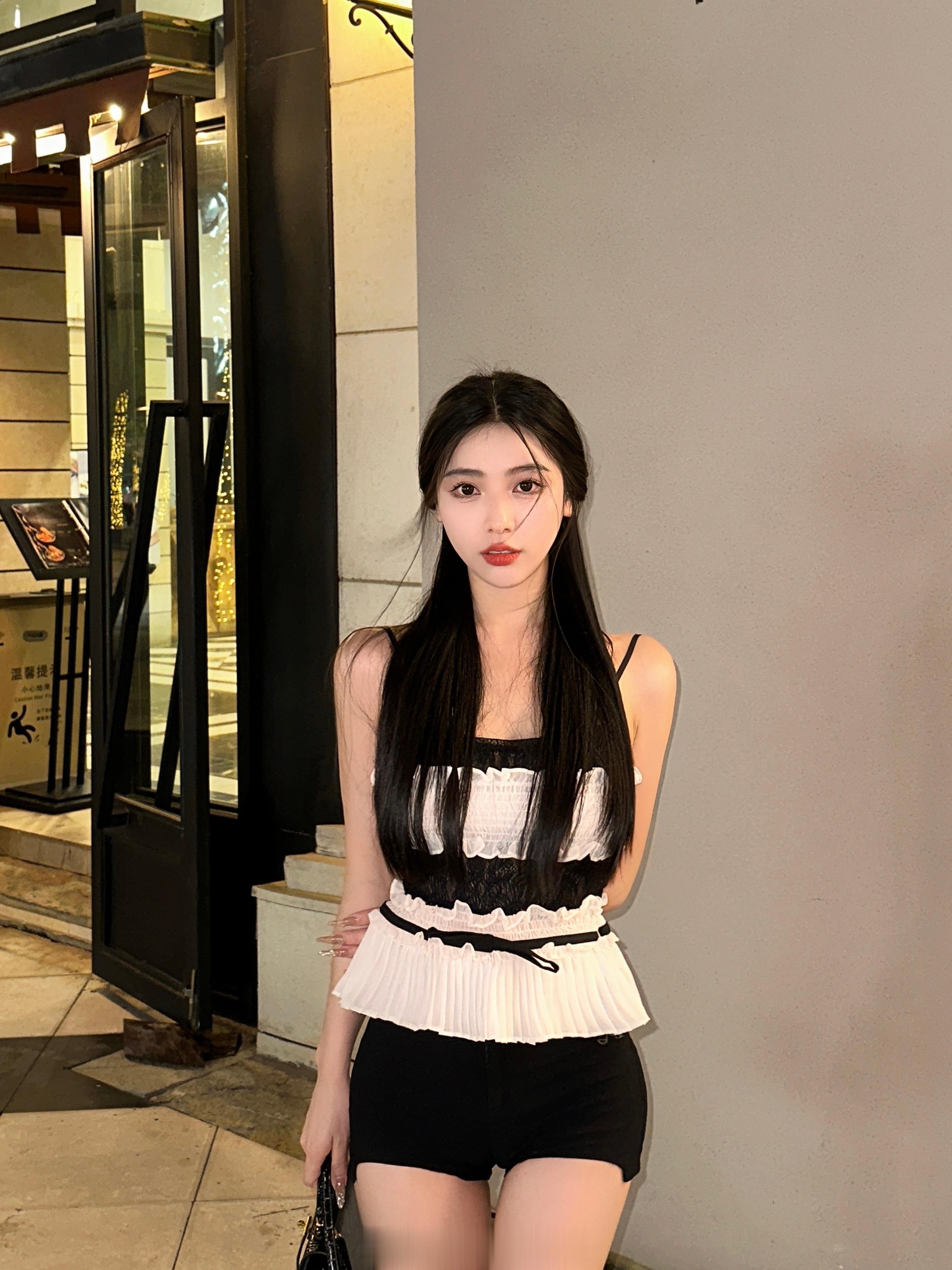 稳定的情绪和浓烈的爱意不能同时存在  ​​​