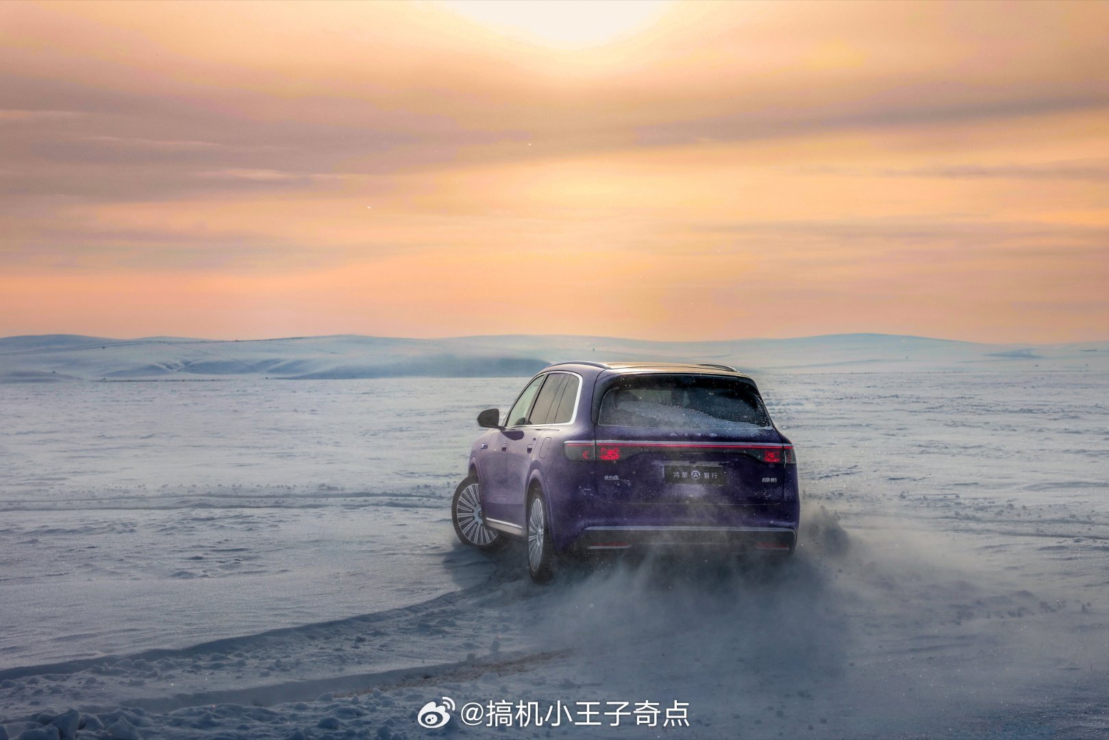 山河远阔万路归家车轮碾过风雪，归心终抵团圆。今年春节，问界M8载满游子思念跨越山