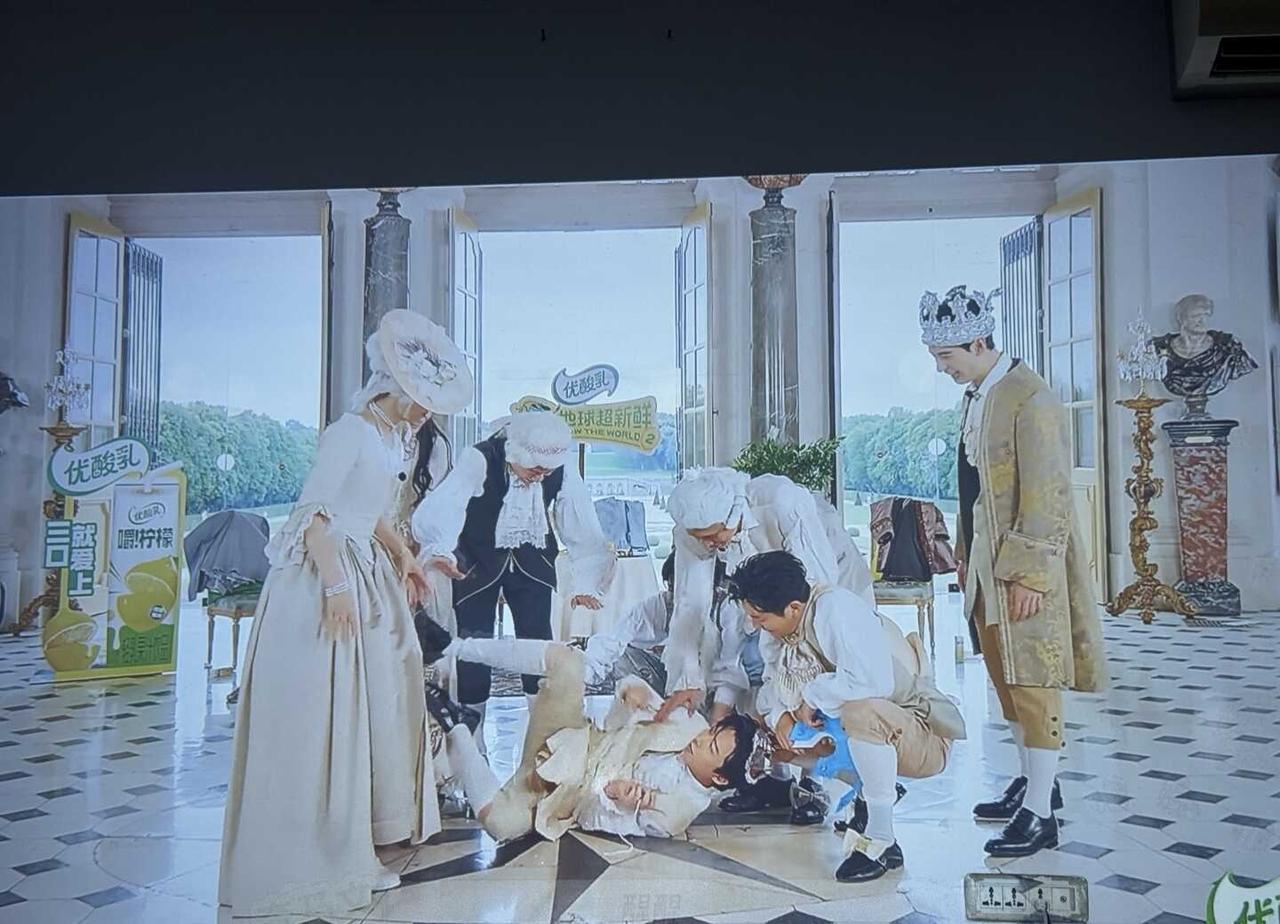 震惊，刘宇宁会倒立开拖拉机哈哈哈哈哈哈哈
综艺