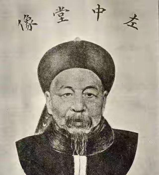 我们为什么要纪念左宗棠——从哈密的雕塑回望百年戍边精神！
哈密凤凰台的《左公复疆