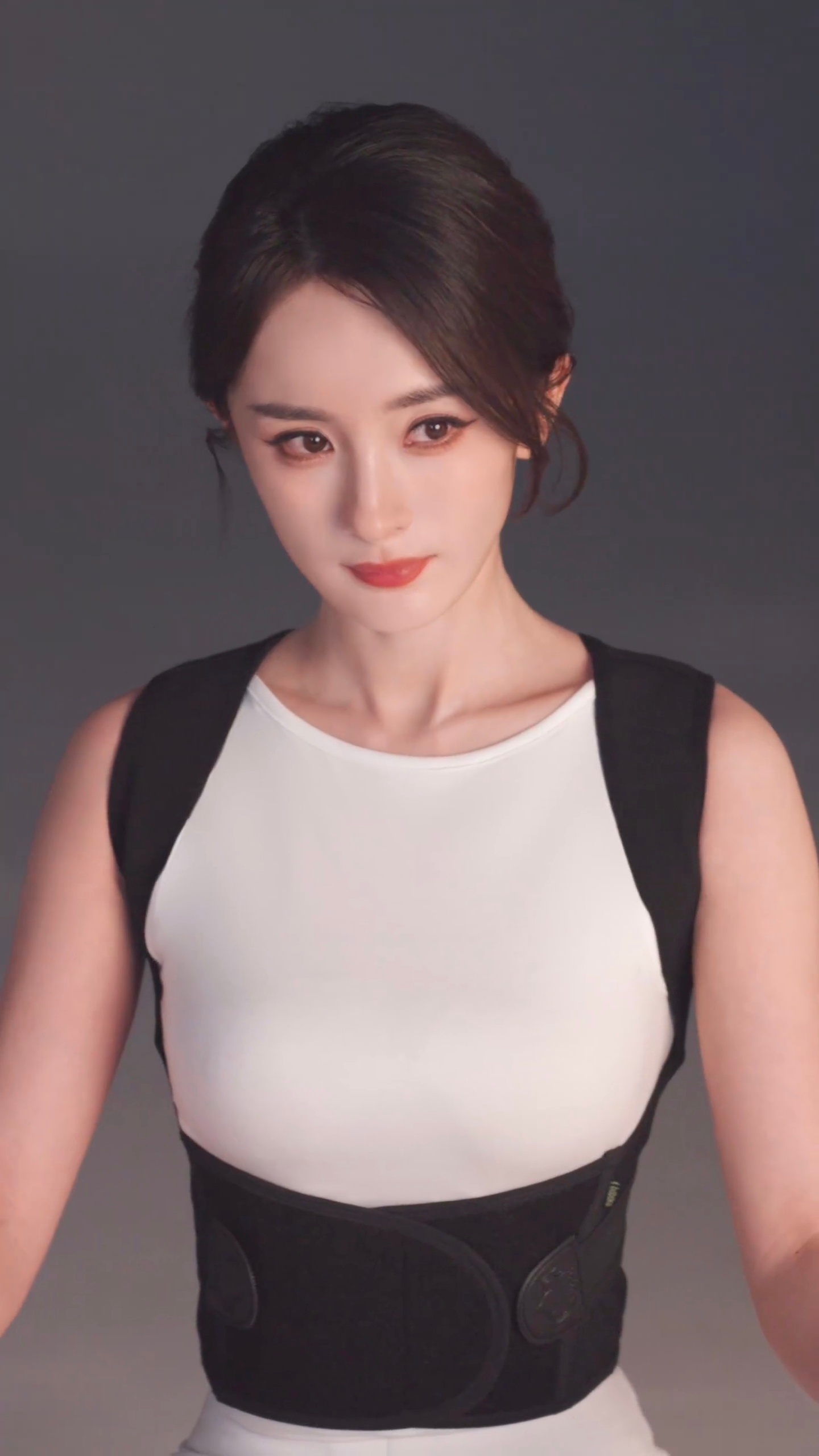 杨幂穿了背背佳更挺拔了