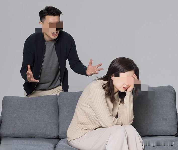 太冲动了！河南新乡，一村民在监控里发现，妻子和一男子在羊 圈 里亲 密，村民大怒