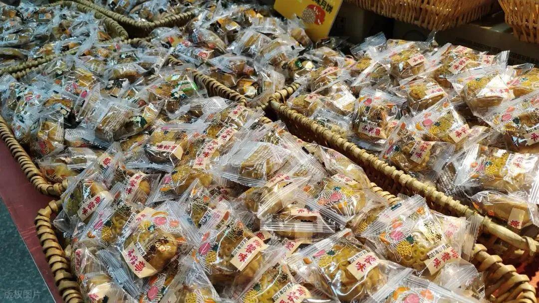 中秋后，卖不完的月饼都去哪了？超市员工透露了去处，真没想到

中秋一过，各大超市