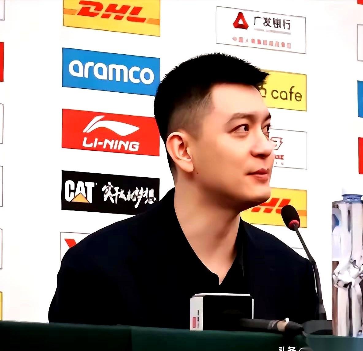 “球队肩负着全辽宁4300万人民的象征。”
杨鸣赛后这话一出来，我一个大老爷们，