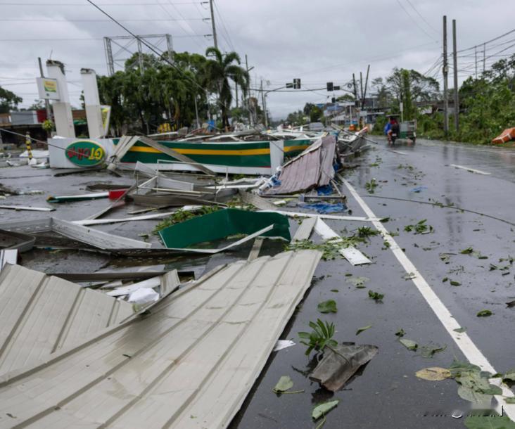 这次菲律宾发生天灾，为什么大家都沉默了。因为大家心里清楚，现在菲律宾的行为。之前