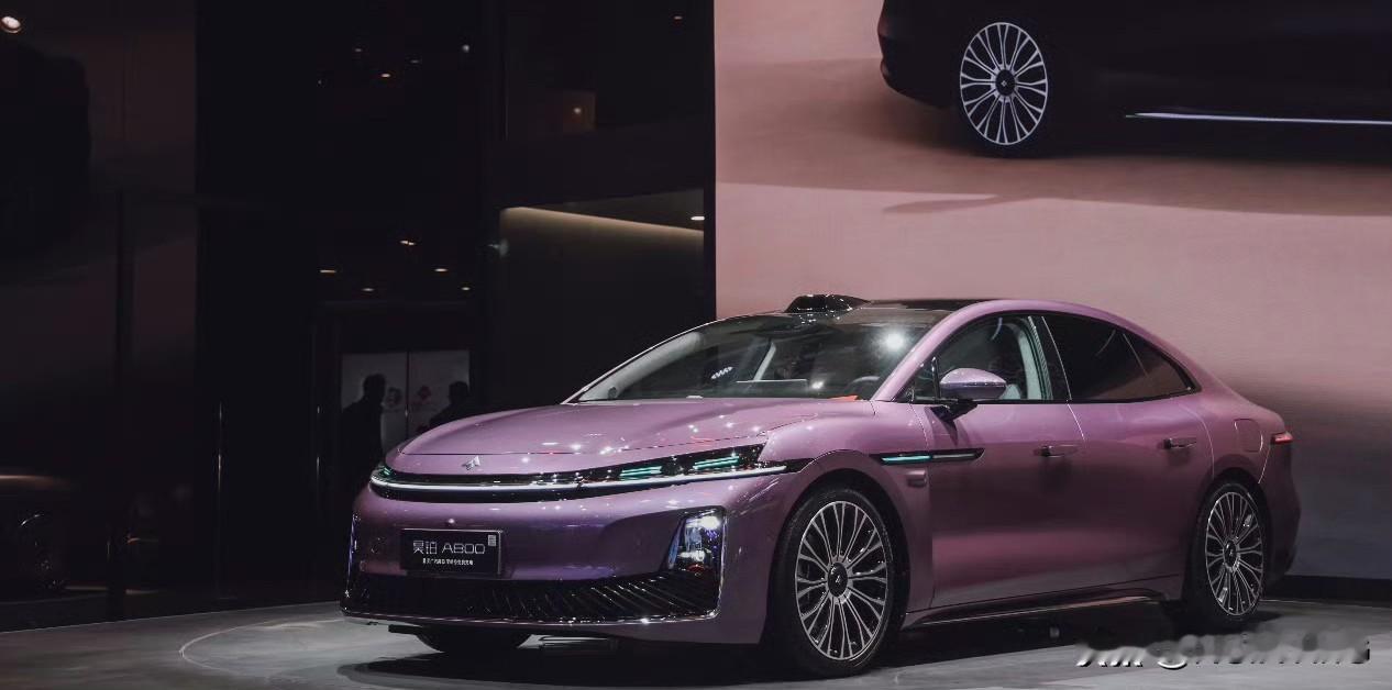 广汽昊铂A800以120km/h的速度实现高速公路L3级自动驾驶，标志着中国智能