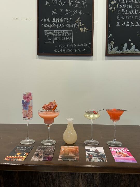 ·青岛首家！！！“蒙太奇”电影bar！！！