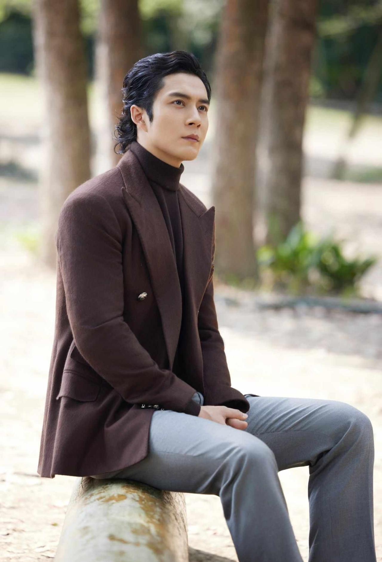 韩东君RalphLauren
韩东君
RalphLauren