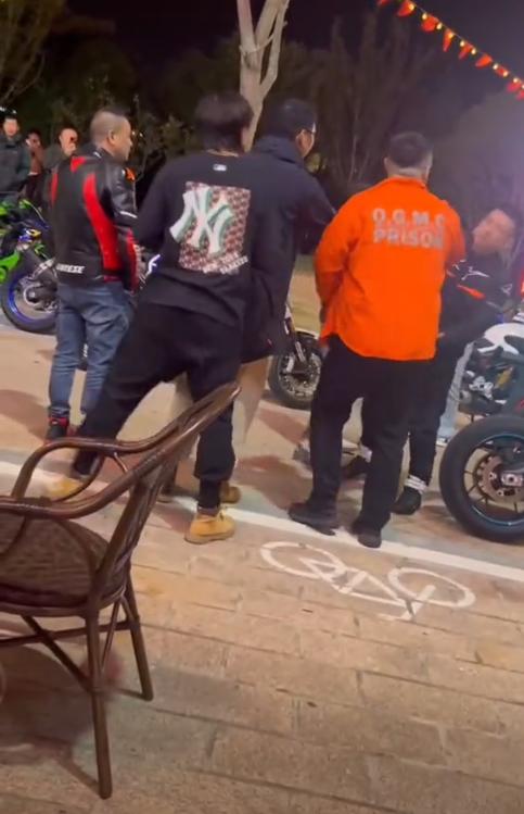 #男子持刀伤人致1死已被警方控制#我认为，这个小米su7的车主，不会被判死刑，理