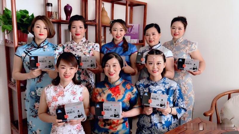 1. 玄音唱彻红尘梦，一卷红楼悟枯荣！万花镜里金钗影，细品陈梦皆是情，友哥妙笔藏