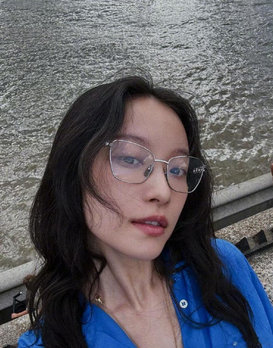 1.沈腾扛票房的能力在业界是top级的存在，而且他参演电影拿片酬，他老婆也参与投