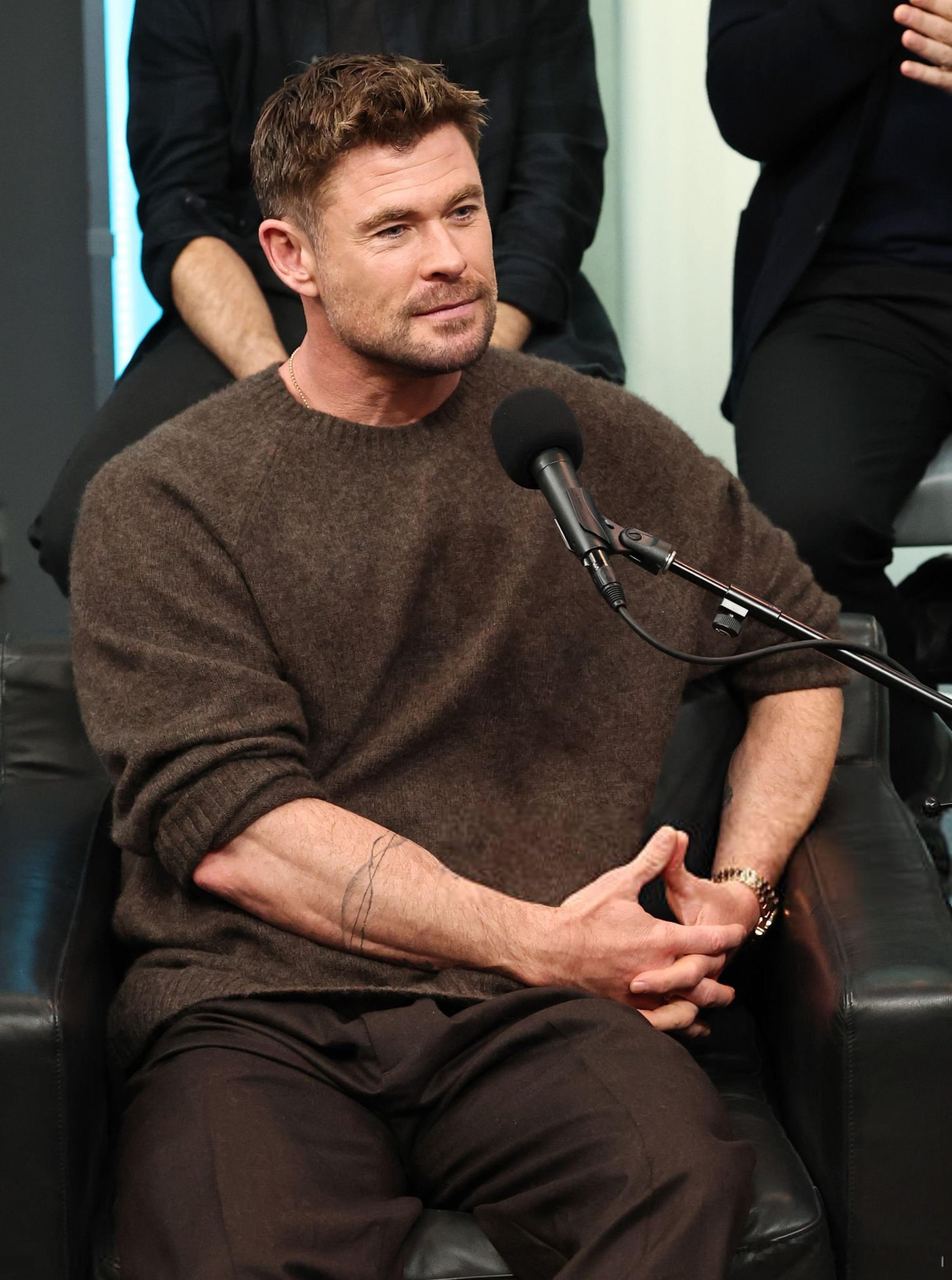 Chris hemsworth克里斯海姆斯沃斯和新片《洛杉矶劫案》的卡司一起做客