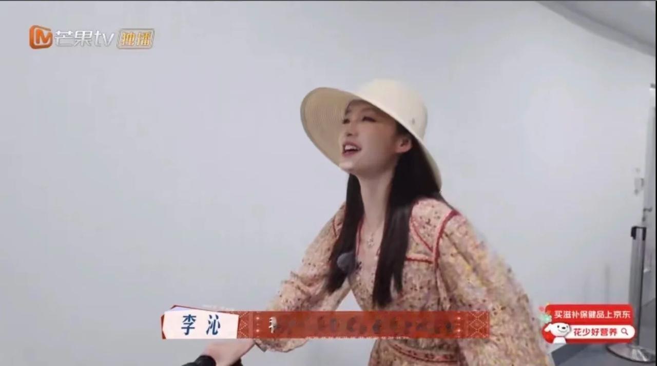 一档综艺最吊诡的地方，是镜头能替观众先选定该骂谁。花少7播出那会儿，被推到风口浪