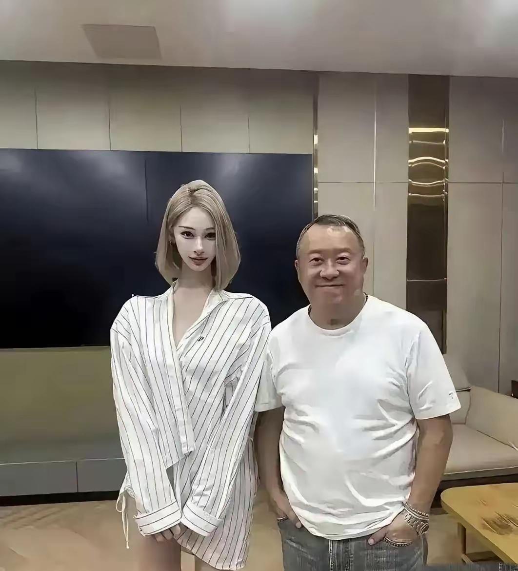 大家觉得是一个头太大，还是另一个头太小了，怎么感觉两个人站在一起的差距这么明显！