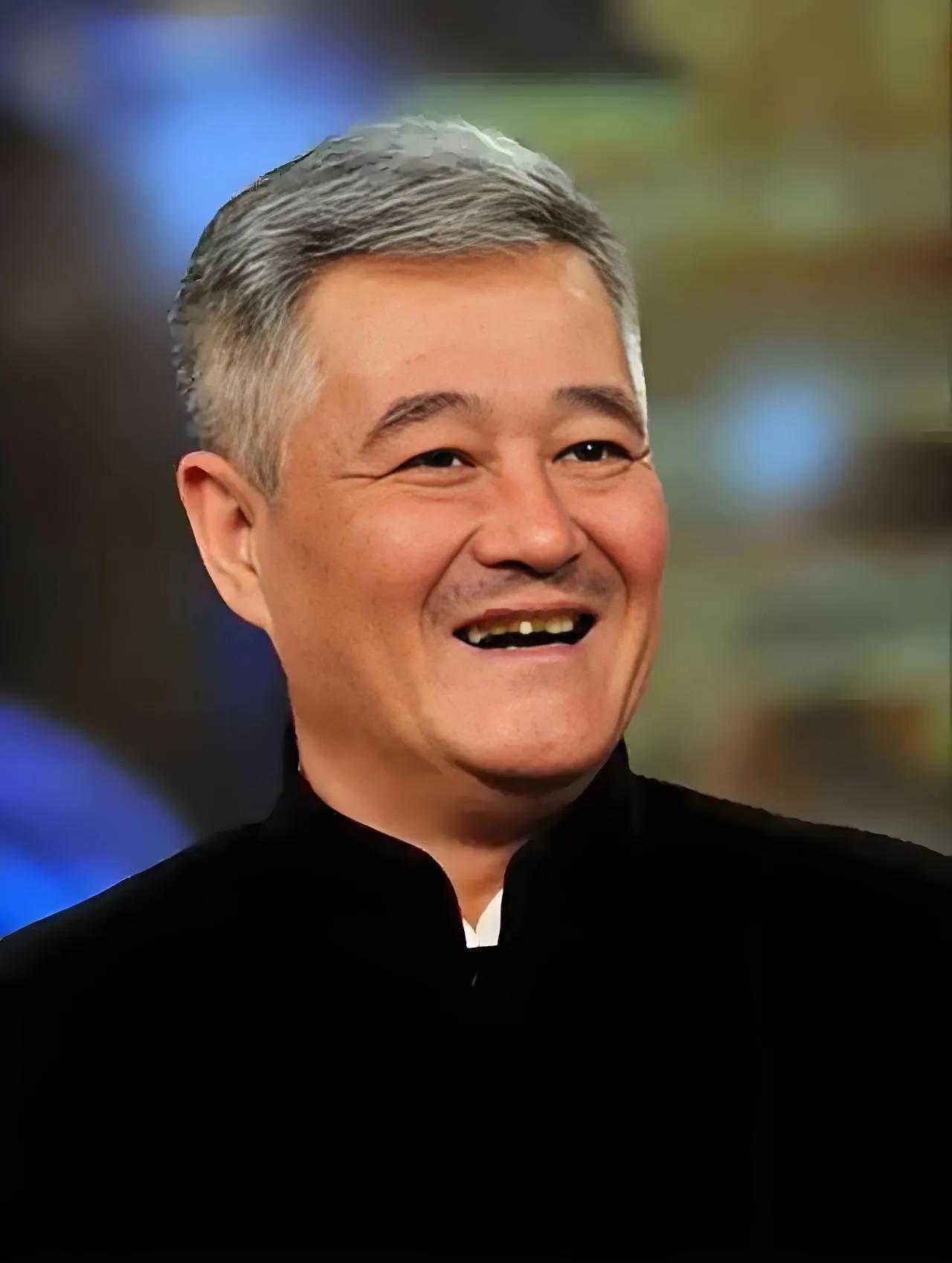 赵本山最讨厌的人之一
一个抛弃糟糠之妻的人。却在和前妻离婚之后，有一次采访中赵本