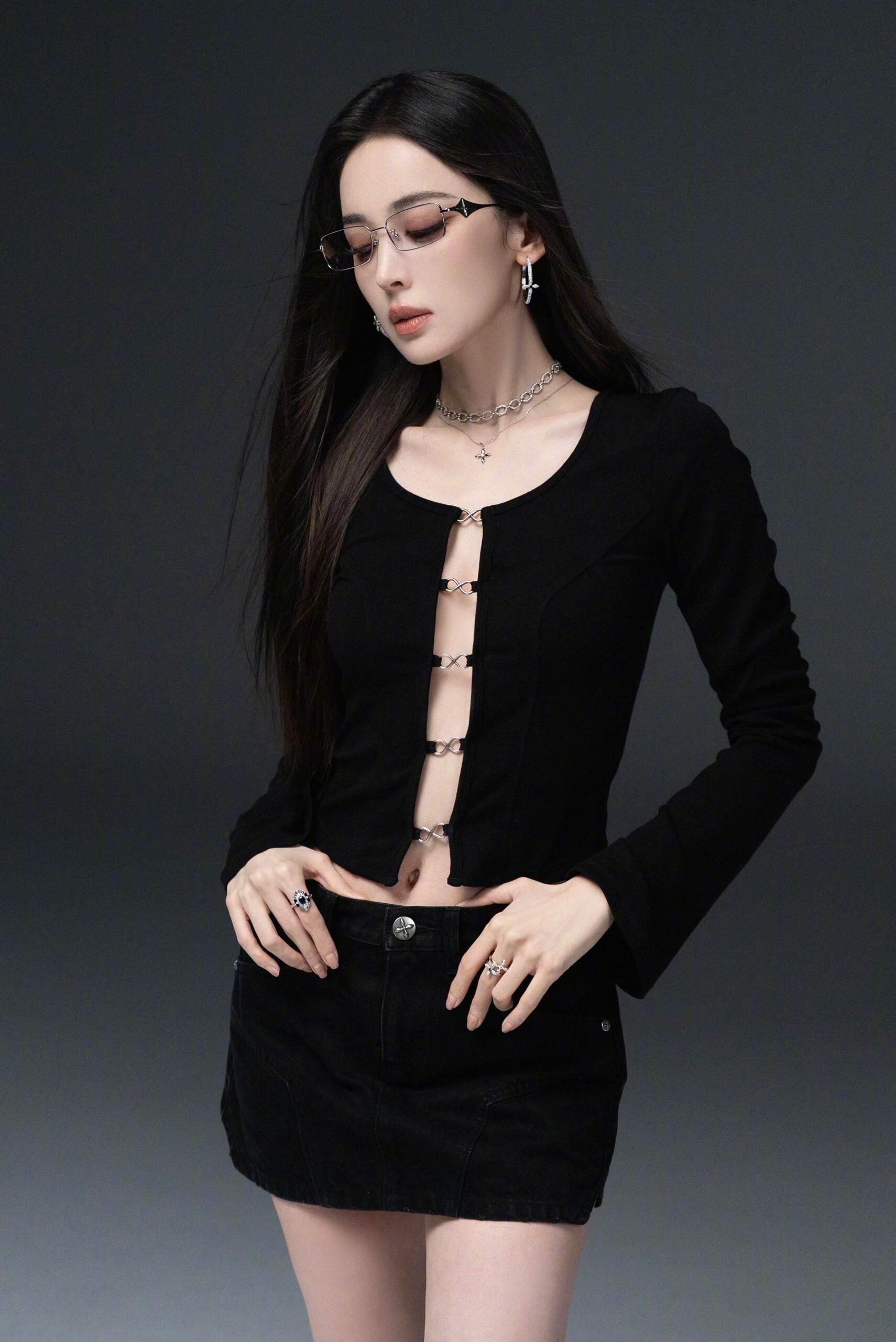 黑长直拍照pose参考