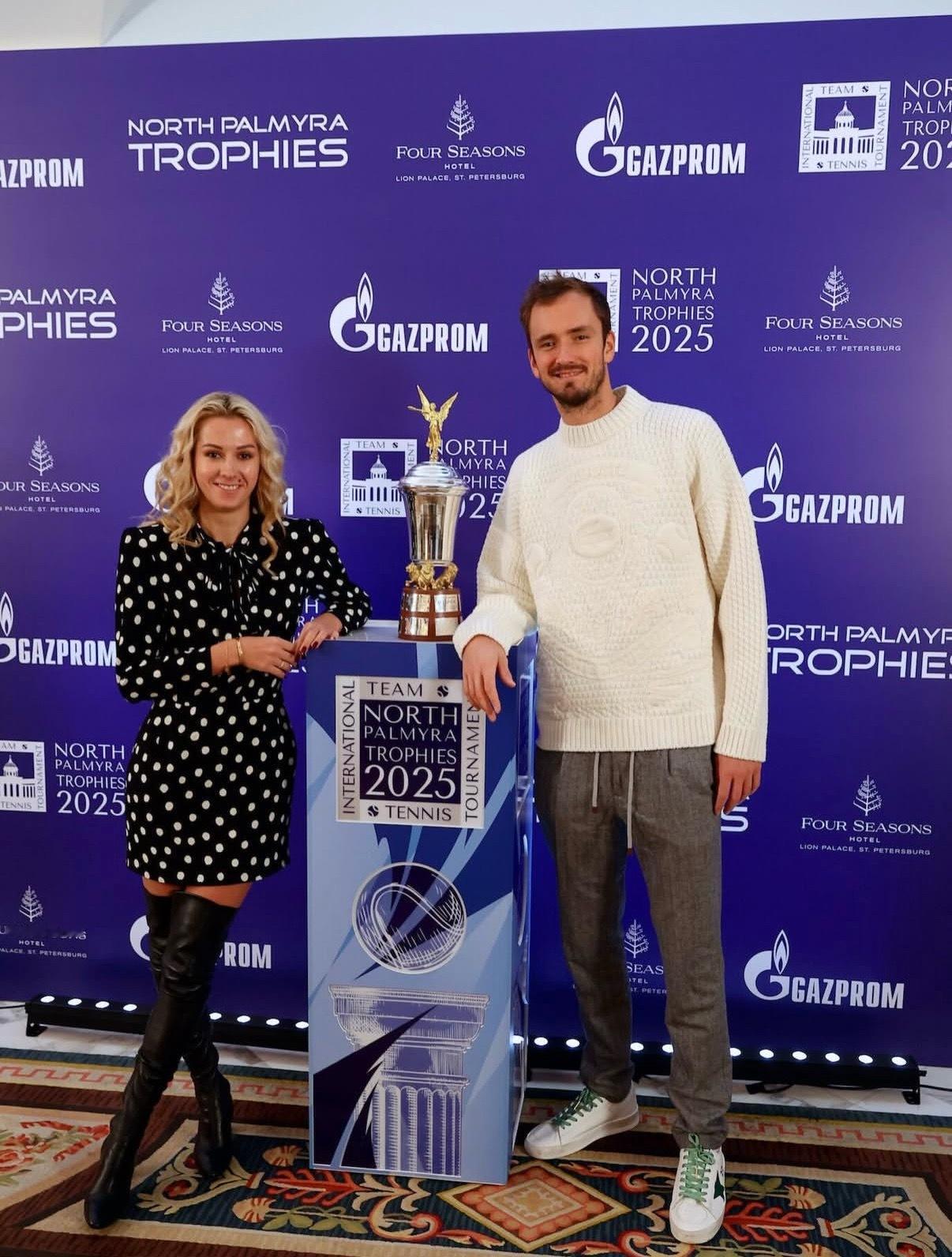 圣彼得堡表演赛首日，梅德韦杰夫、卡恰诺夫、布勃里克、格理克斯普尔出战。记得前几天