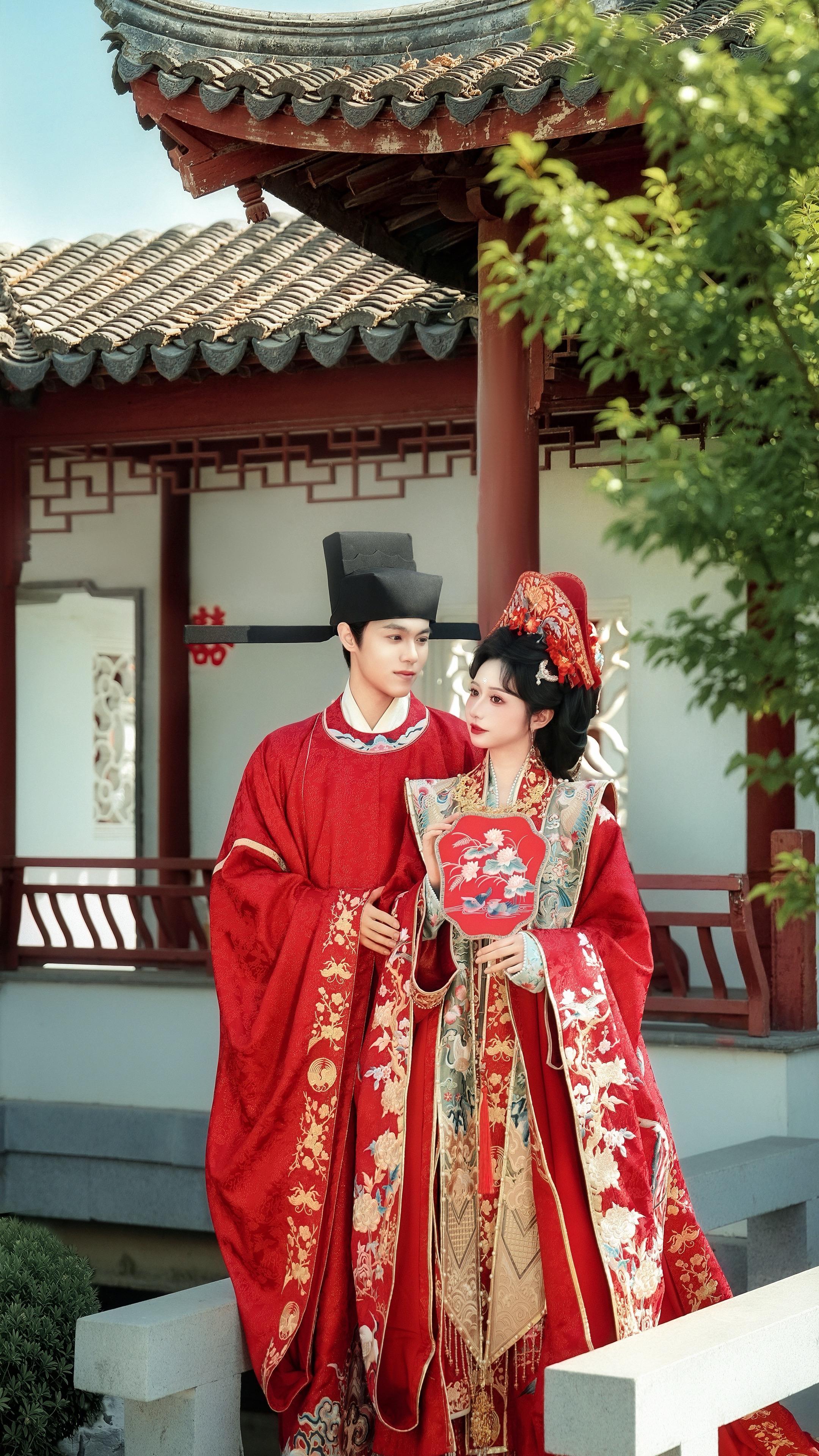 太喜欢我的汉服婚纱照啦。