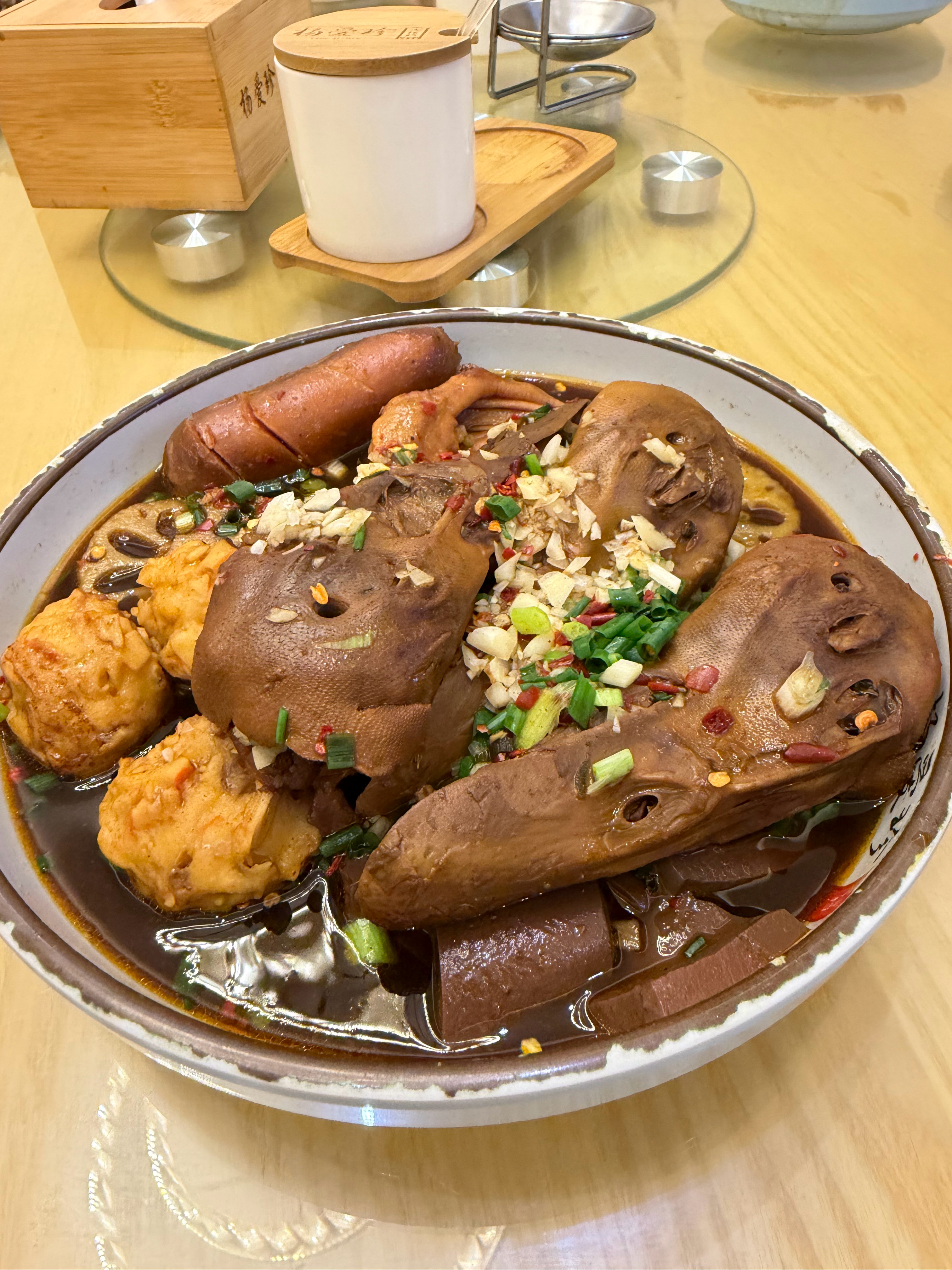 来吃衢州当地小吃啦。 