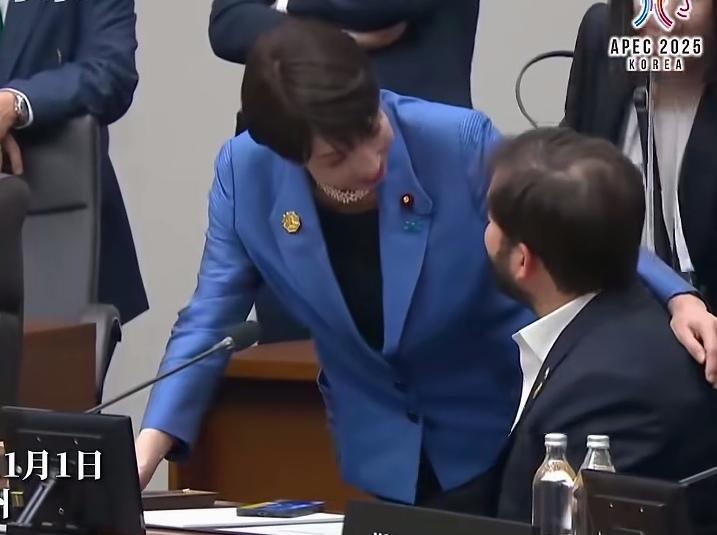 高市早苗在APEC峰会上又出洋相了
       在今天上午韩国庆州召开的APE