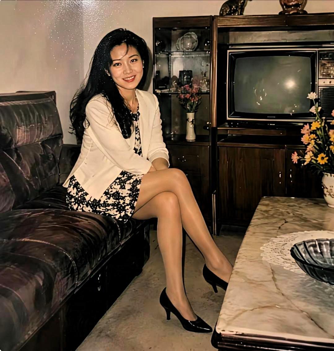1986年夏天邻居家二姐的老照片，她当时任职市商业局计生办主任，她丈夫则是市五交