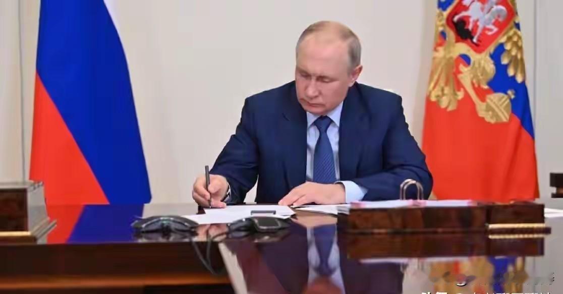 俄罗斯政府发表声明称，俄罗斯已将对两用物项的禁运范围扩大到不友好国家，其中包括一