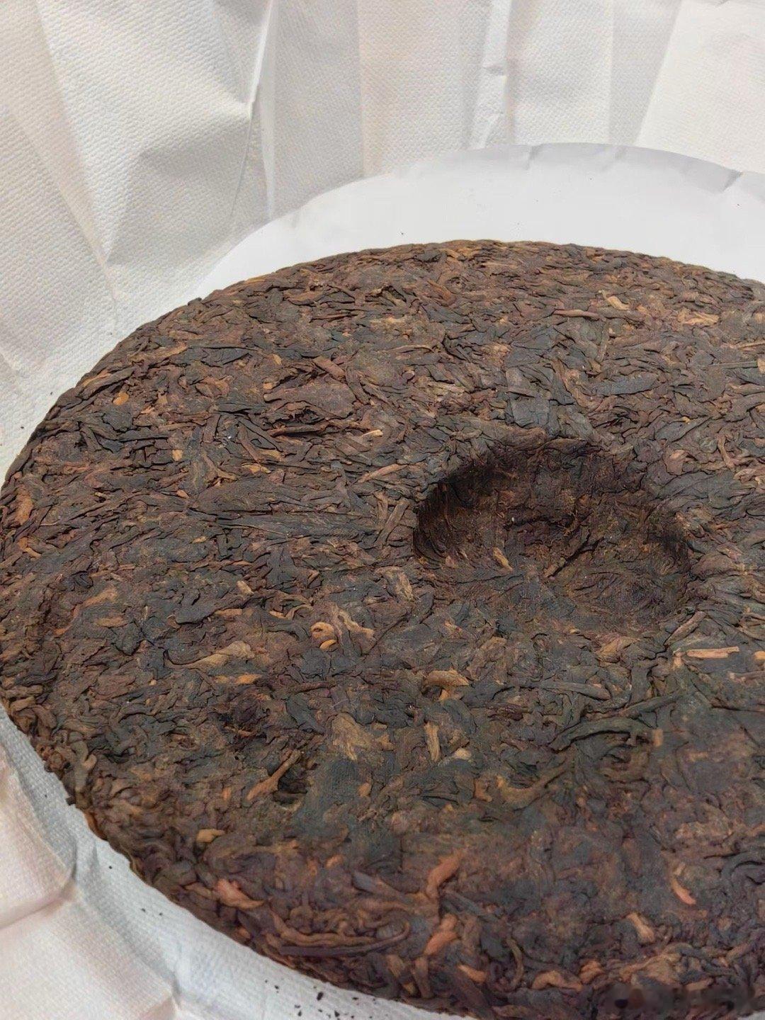 每次茶农要用钱的时候，就来找小卖部，找别人没那么好使。不是因为小卖部有钱收，而是