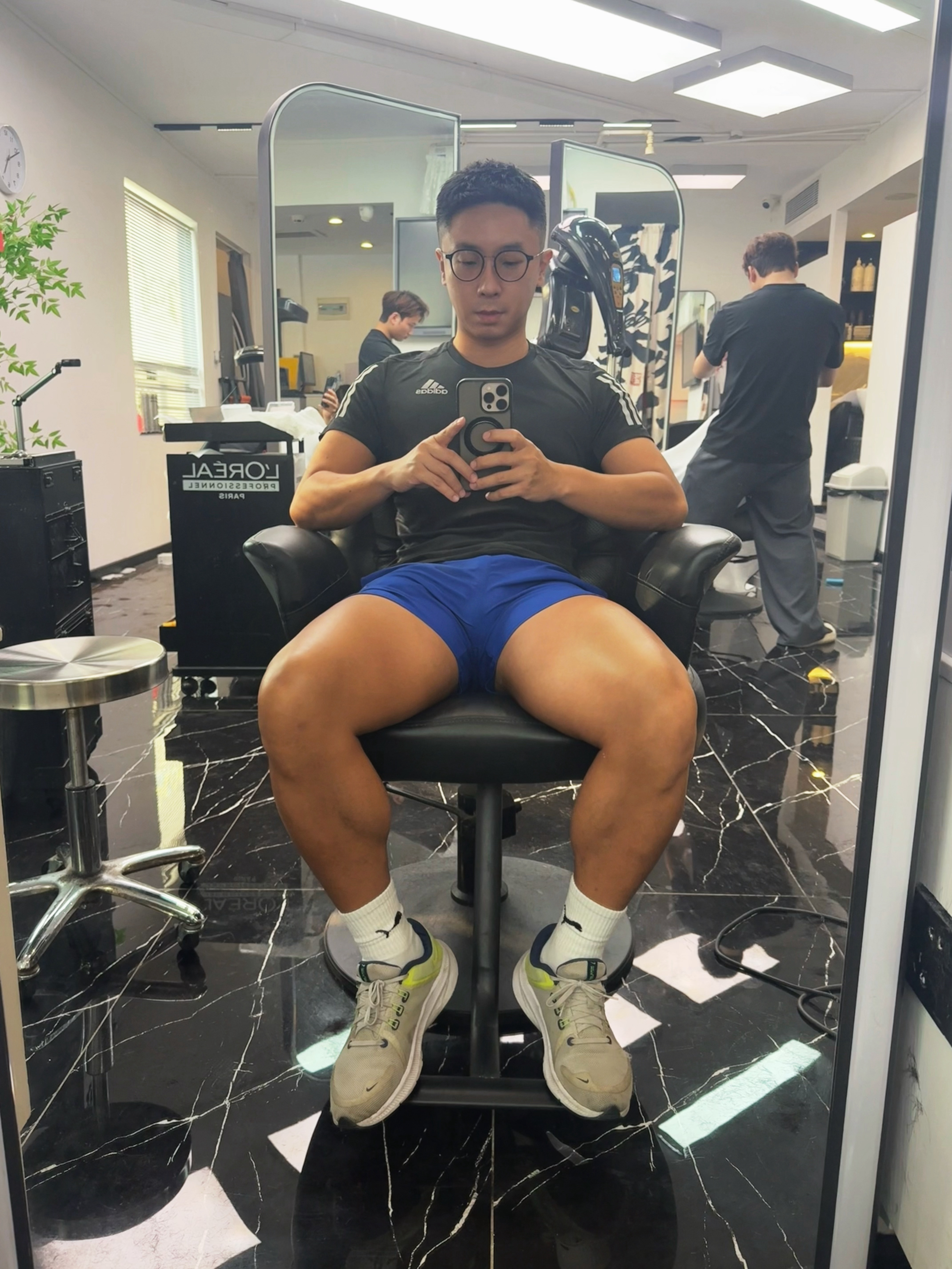 洗头小弟说我腿好粗，后来自己觉得不对补了一句好好看[允悲]，还说下次要跟我一起踢
