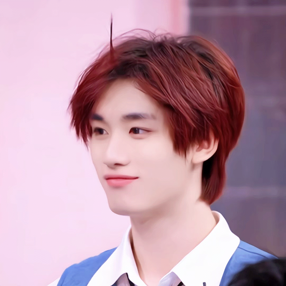 哎哟玩完游戏呆毛这个萌 