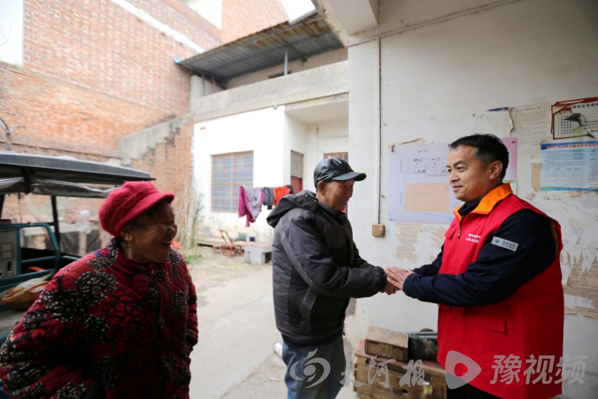 国网温县供电公司：迎新春送关怀 温情暖人心