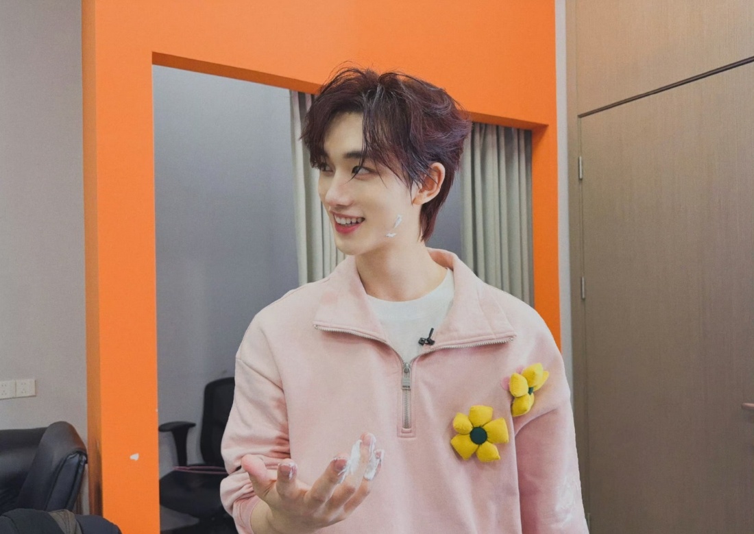 刘耀文录制一百期快乐呀，陪伴是我们给彼此最温暖的礼物🎁，下次见