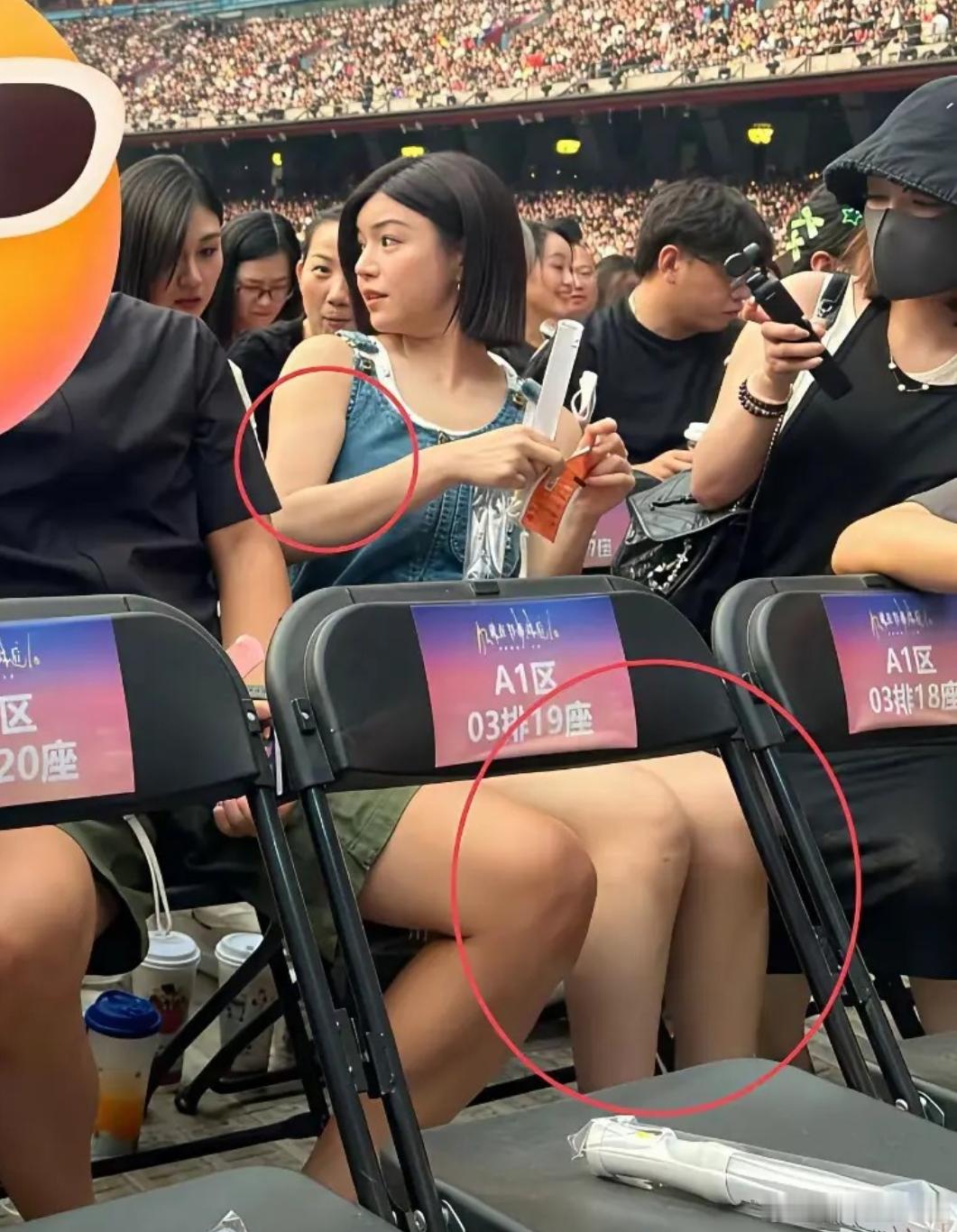 陈妍希去看演唱会被偶遇，看起来圆润了不少！ ​​​