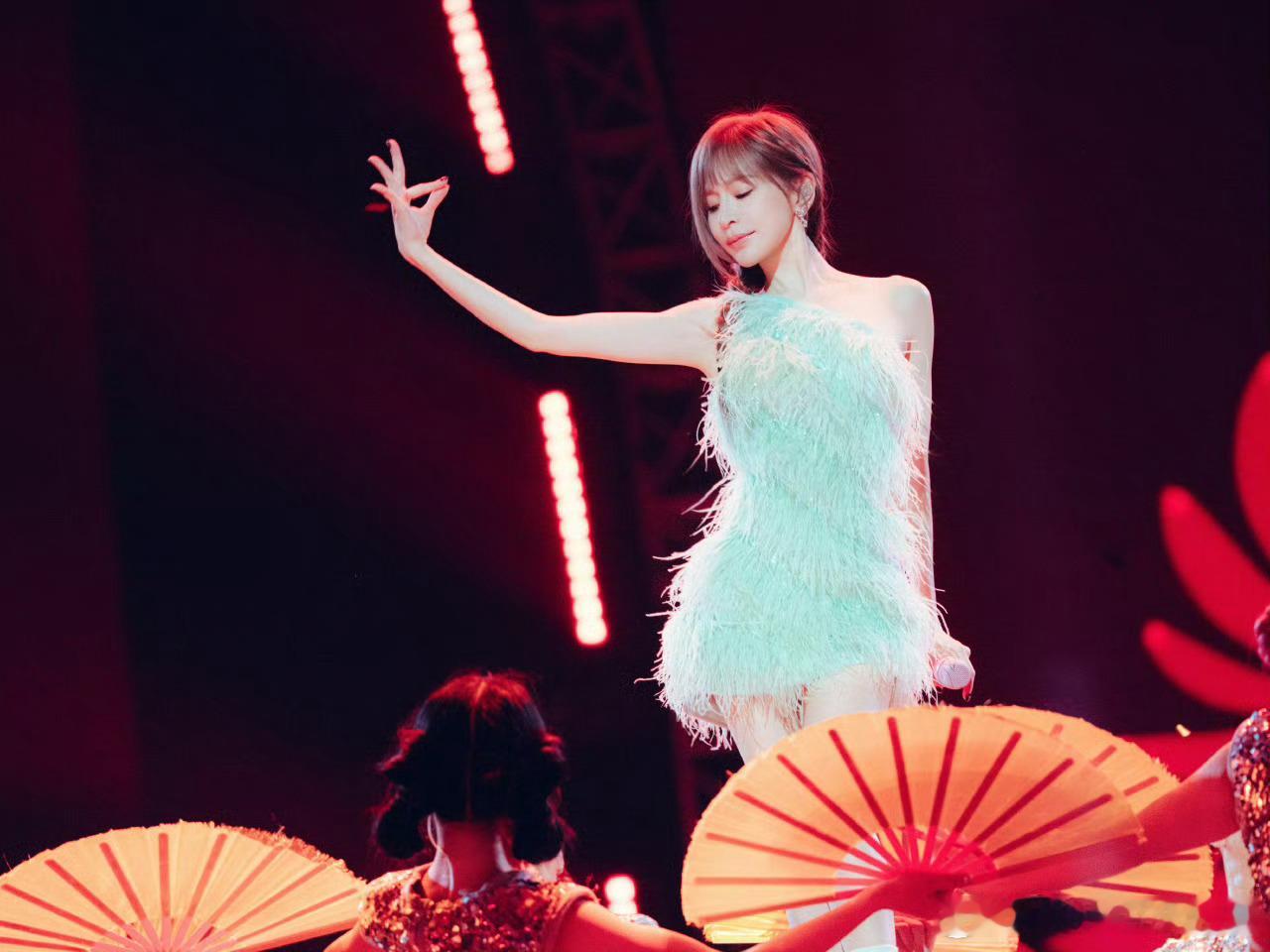 圣诞快乐未来的日子要继续见面哦！ 