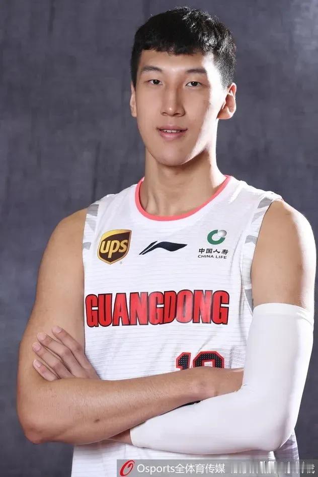 杜涧旺没得到广东宏远俱乐部官方祝福也别过度解读。
越解读、越喷杜润旺更会显得广东