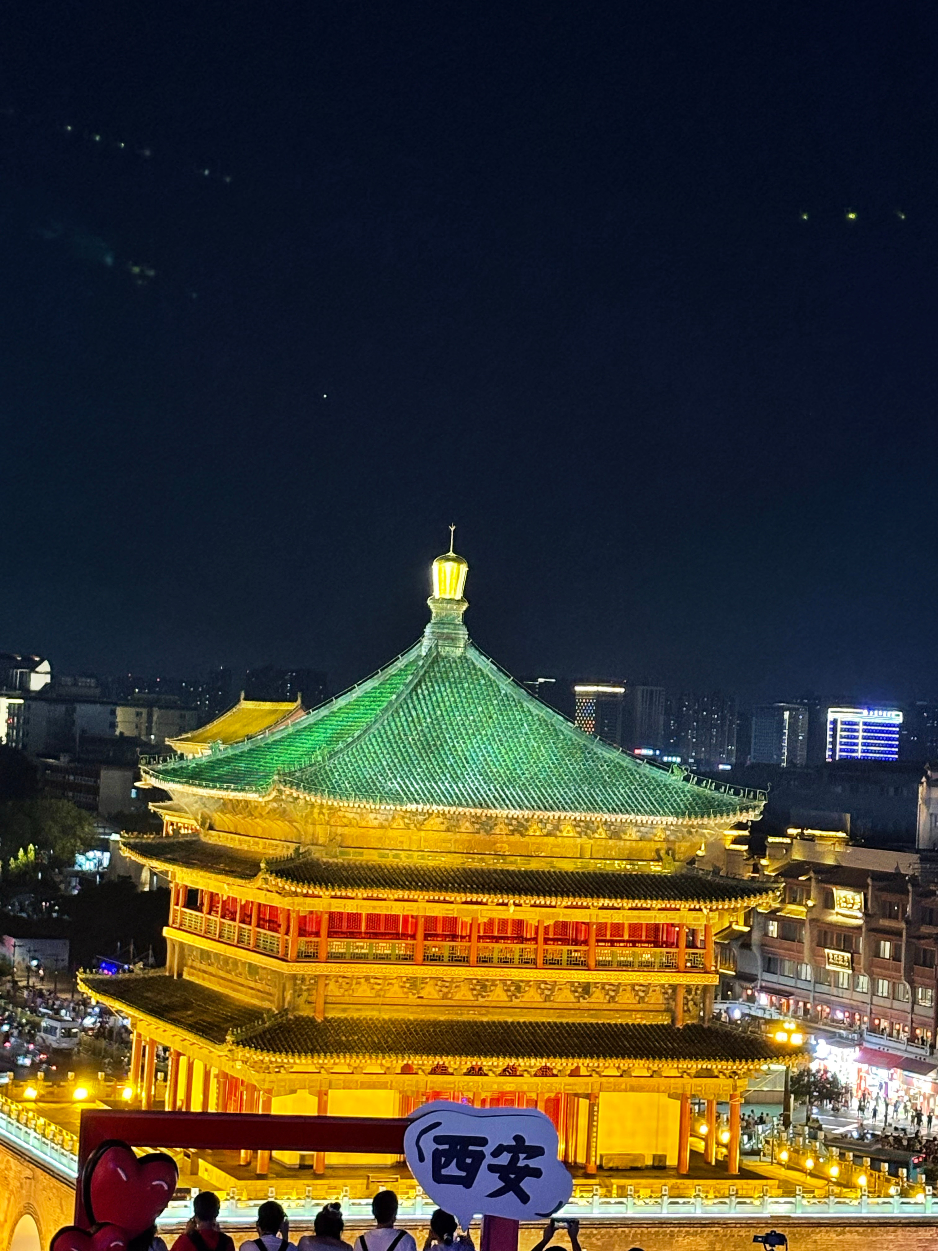 🔸在西安喝上了➕奶盖的桂花饮，以前每次喝都是点外卖，无奶盖版，到了当地第一杯奶