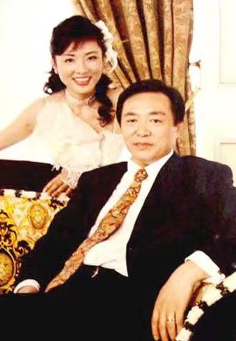 2002年，知名主持人周涛下班回家，看见正在厨房忙碌的丈夫，瞬间心生厌倦，很是嫌