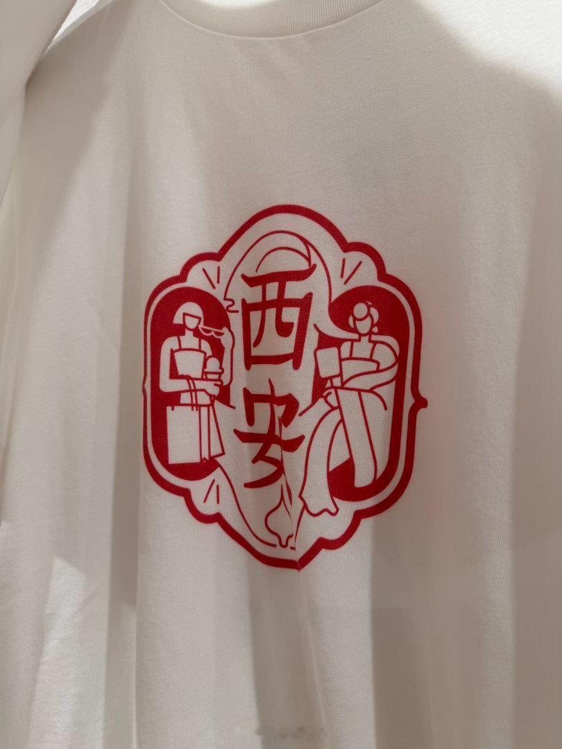 优衣库现在在各地都有联名款了吗？西安的优衣库居然有西安，想买一件又觉得太贵了。