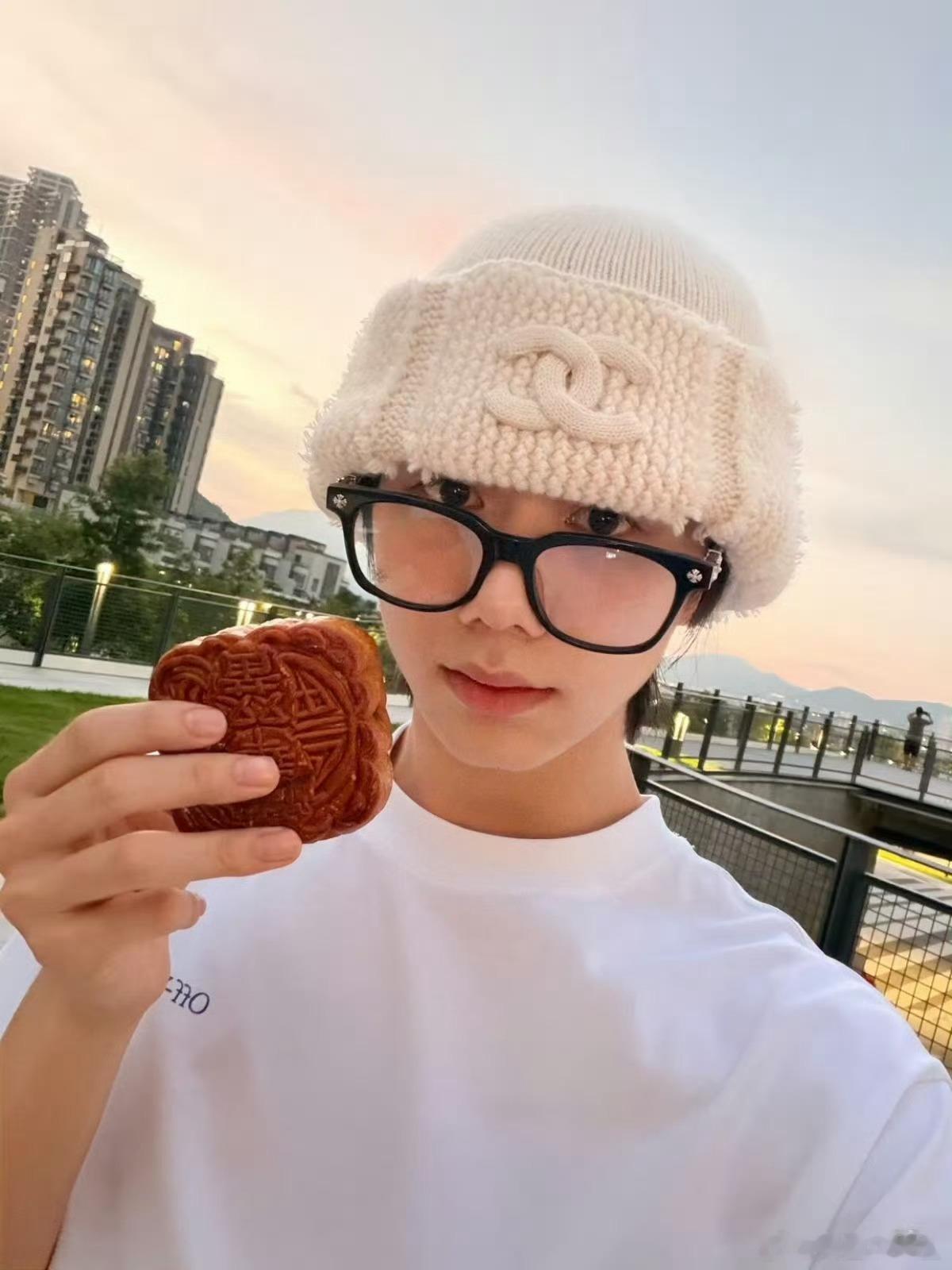 陈奕恒高会更新 期待值拉满！陈奕恒高会更新，随手记录生活小片段，少年纯粹的模样，