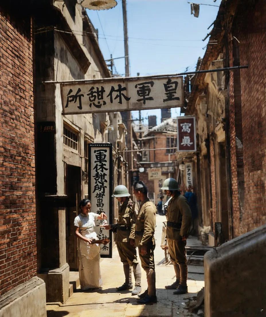1937年，日本侵略者在我国上海石库门里弄的慰安所。