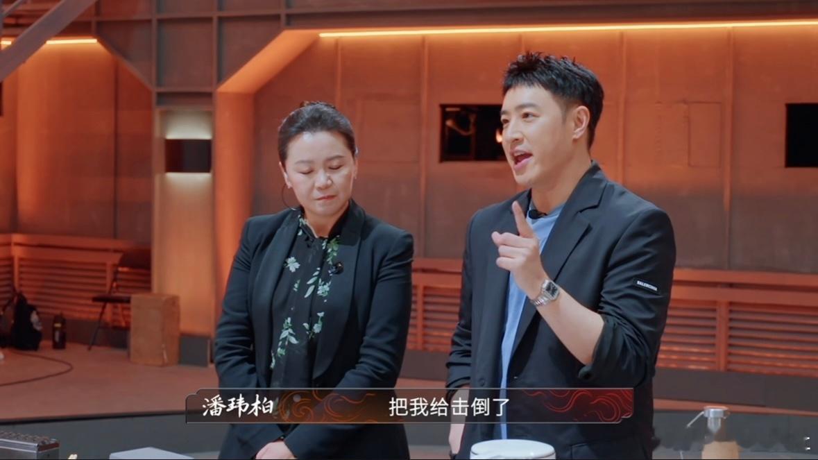 东亚父女关系在此刻具象化了 深知厨师行当的辛苦，所以反对的话格外直接，可赛场里，