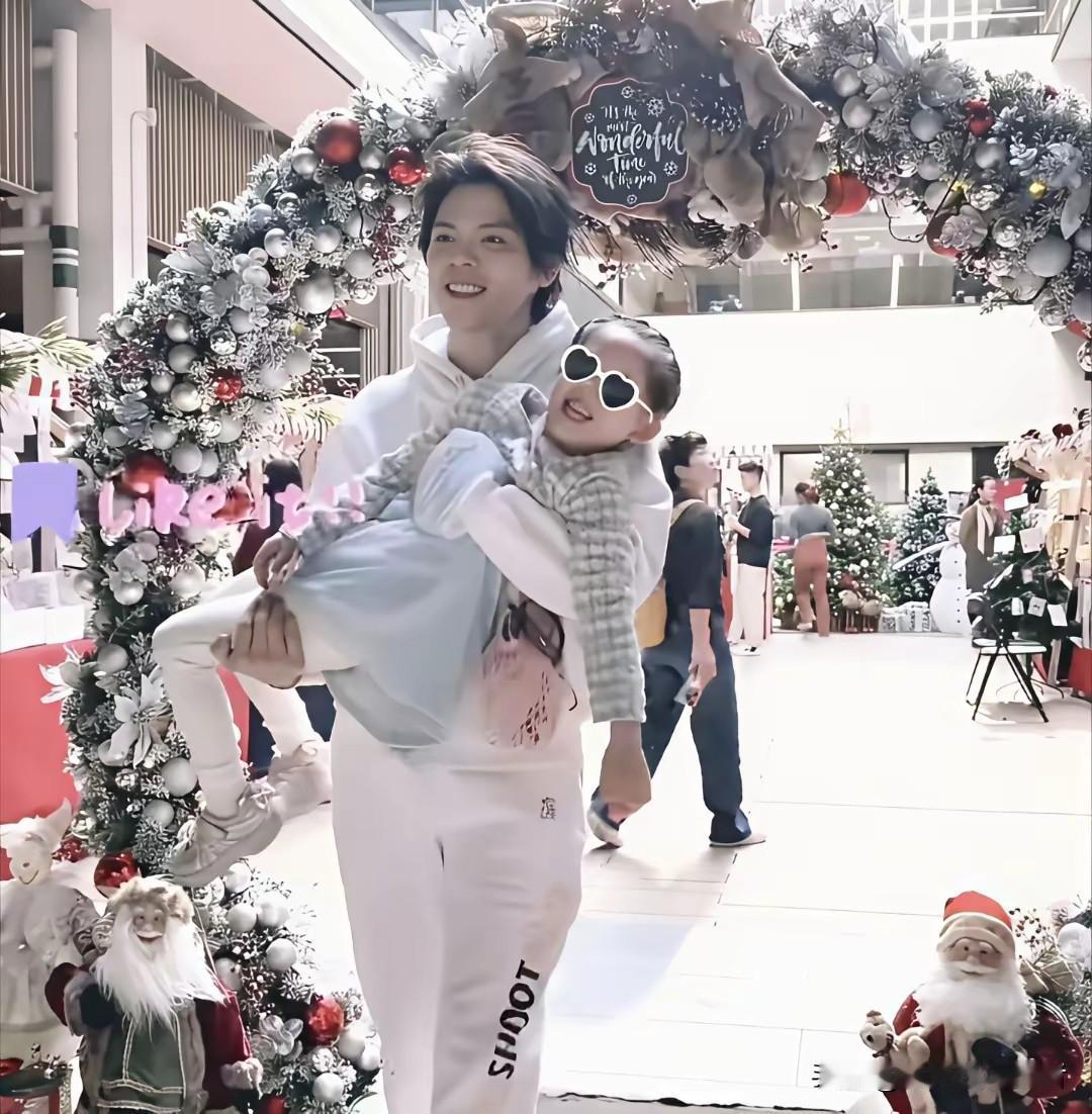 向佐越来越精致了，郭碧婷真的不担心吗？毕竟向佐也是富二代，家里有背景，有事业的男