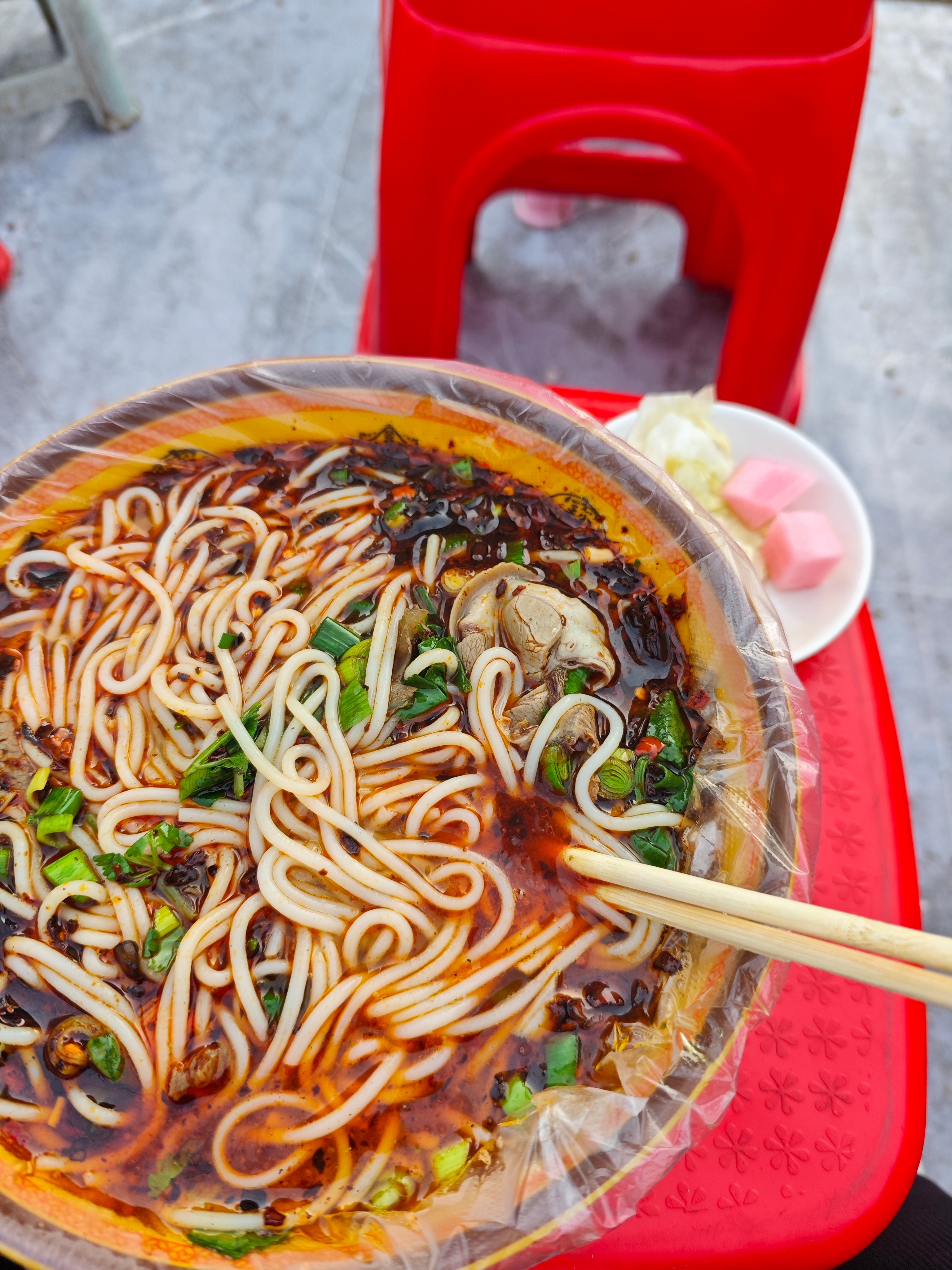 下班了，来吃个贵州遵义羊肉粉，味道不错，之前10块现在12，涨了2块! 芜湖·宜