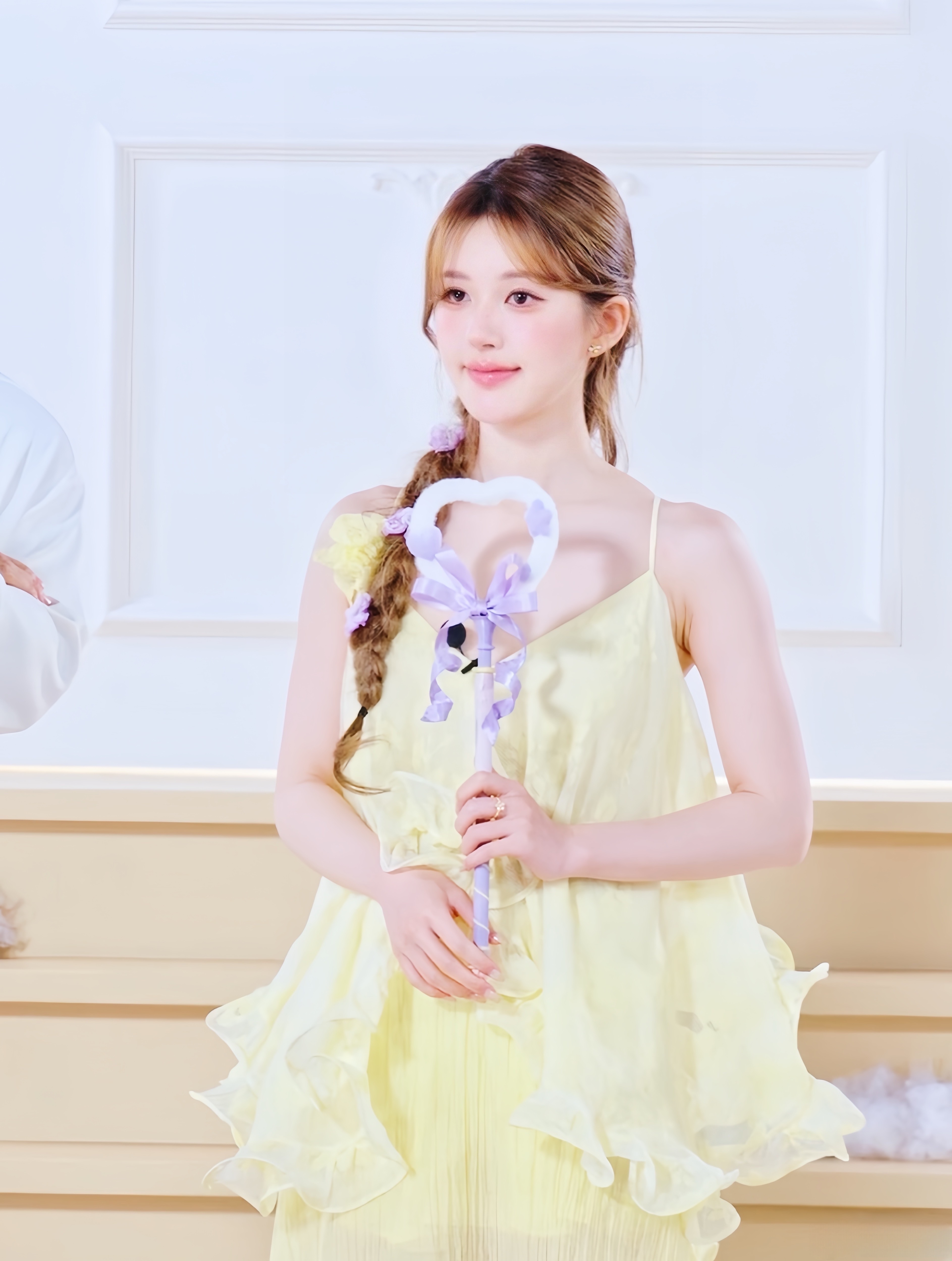 这位美女的饭撒应该没有人会拒绝吧！真的绝了！赵露思昨晚在自由点直播间现场用仙女棒